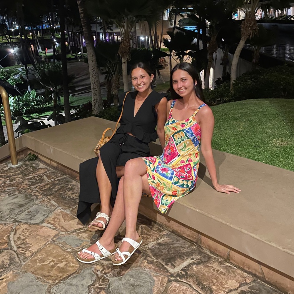 Meet your Poshers, Sabrina & Cassidy
